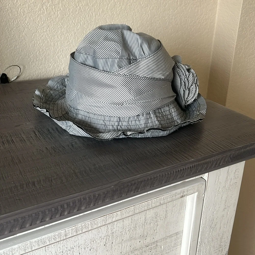 Foldable Elegant Women's Striped Hat in Black and White with flower on brim
